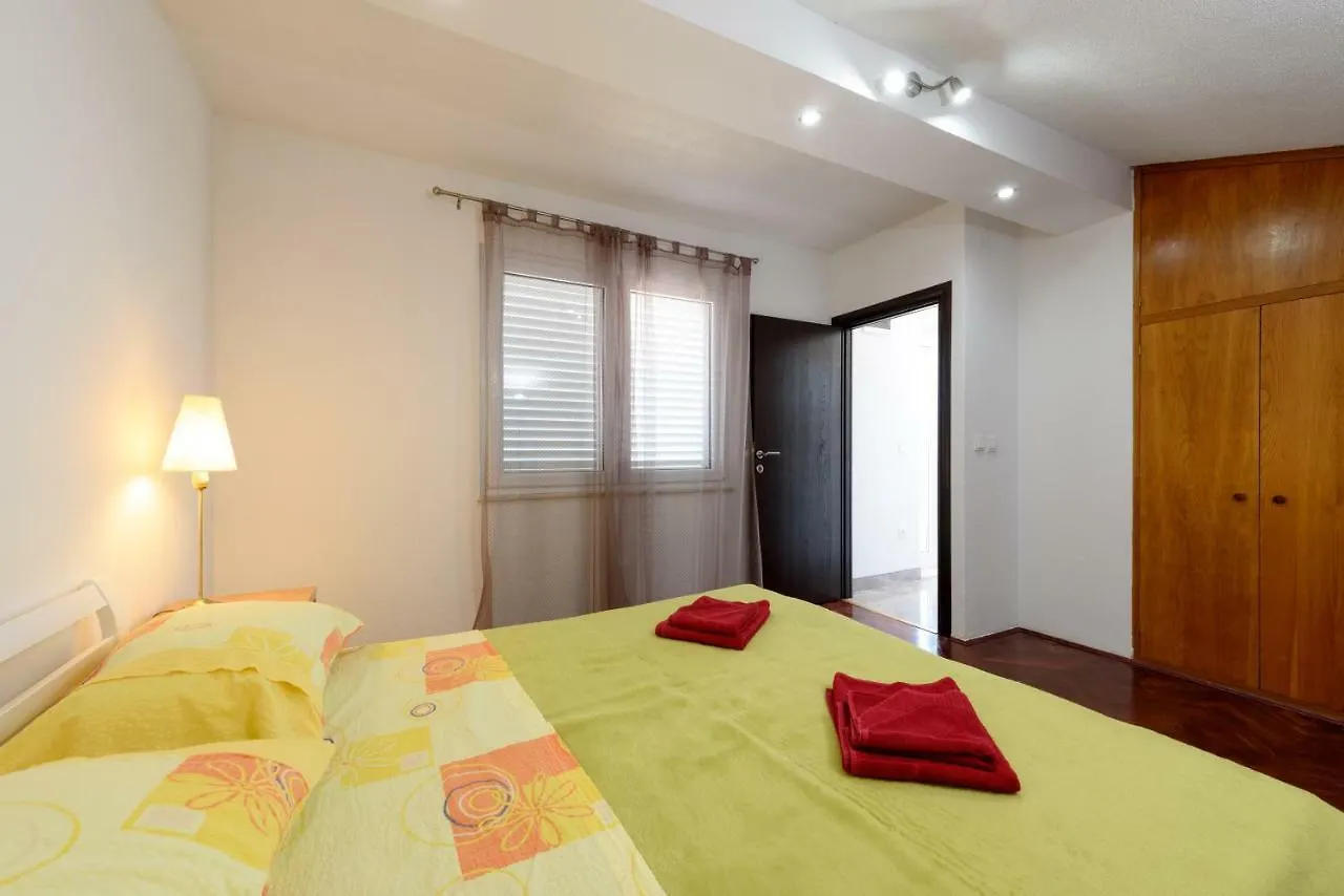 Apartmani Nina Trogir 0*,